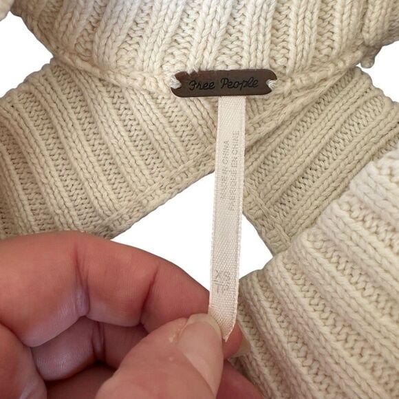 Free People Sweater Women’s Half Moon Bay Ivory Cold Shoulder Oversized XS - Picture 3 of 7